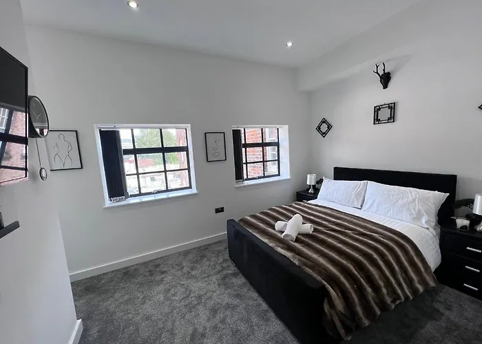 Luxury Birmingham 2 Bedroom Town House