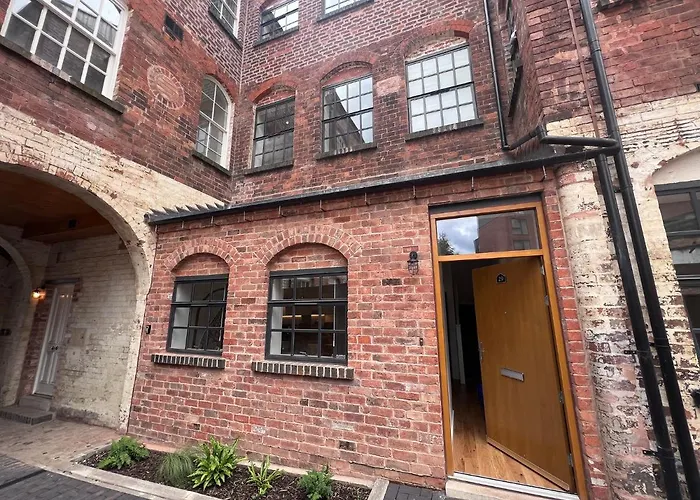 Luxury Birmingham 2 Bedroom Town House